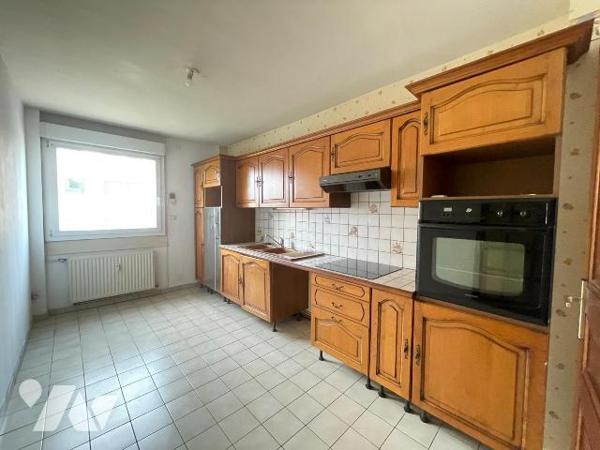 Appartement situé dans une résidence avec ascenseur, à proximité immédiate du centre ville, au ...