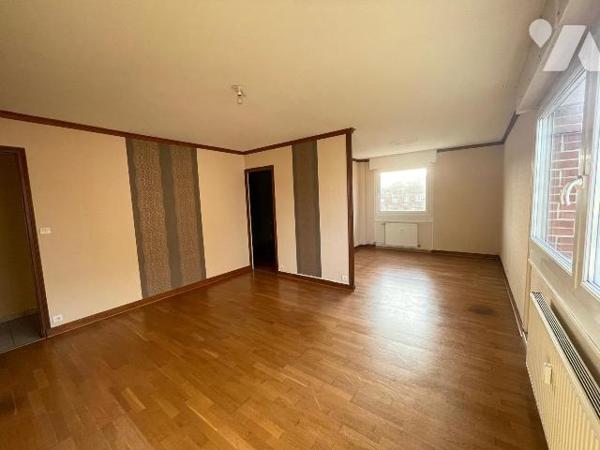 Appartement situé dans une résidence avec ascenseur, à proximité immédiate du centre ville, au ...