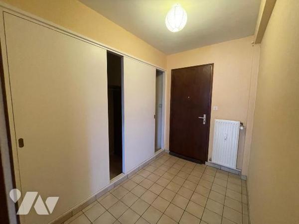 Appartement situé dans une résidence avec ascenseur, à proximité immédiate du centre ville, au ...