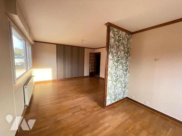 Appartement situé dans une résidence avec ascenseur, à proximité immédiate du centre ville, au ...