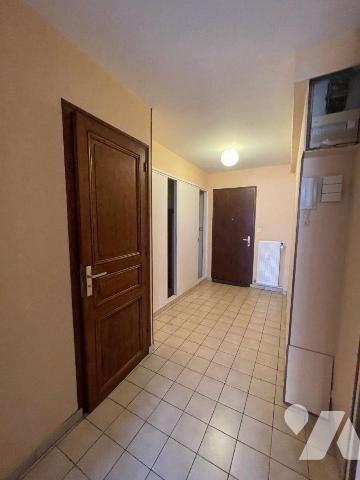 Appartement situé dans une résidence avec ascenseur, à proximité immédiate du centre ville, au ...