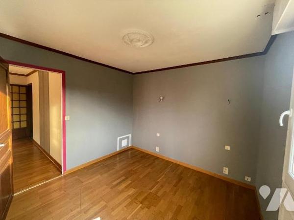 Appartement situé dans une résidence avec ascenseur, à proximité immédiate du centre ville, au ...