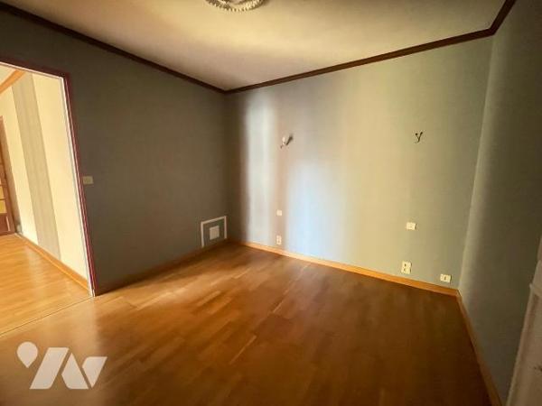 Appartement situé dans une résidence avec ascenseur, à proximité immédiate du centre ville, au ...