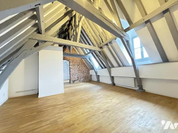 Ensemble immobilier Valenciennes centre ville immeuble de bureaux + habitation et parkings