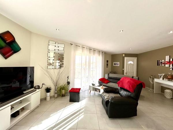 A vendre, maison de plain-pied récente au coeur d'un quartier résidentiel de Boulazac-isle-manoire 24750