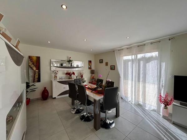 A vendre, maison de plain-pied récente au coeur d'un quartier résidentiel de Boulazac-isle-manoire 24750