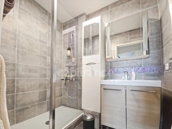 Appartement rénové à vendre 3 chambres