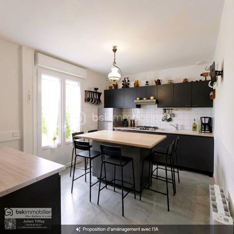 🏡Pavillon : Idéal résidence principale ou investissement !
​Emplacement privilégié en impasse. Située en extrémité de lotissement très calme à Lécousse, découvrez cette maison à fort potentiel, combinant structure irréprochable et opportunité de valorisation.
🔑​L'essentiel du bien :
​Rez-de-chaussée : Entrée spacieuse, cuisine équipée, salon/séjour de 26 m² avec cheminée insert, salle d'eau, WC séparé et garage avec porte motorisée.
​Étage : Palier desservant 3 chambres volumineuses, une salle de bain avec WC et une seconde salle d'eau.
​Annexes & Extérieur : Grande cave saine, terrain clos et aménagé avec cabanon.
​🛠️​Atouts techniques :
​Toiture récente et menuiseries PVC avec volets roulants électriques.
​Chauffage électrique.
​🎨​À prévoir : Rafraîchissement intérieur pour remettre le bien au goût du jour.
​Pourquoi c’est une opportunité stratégique ?
​📈Projet locatif performant : Secteur très recherché, 3 grandes chambres et 3 pièces d'eau (profil idéal pour location familiale ou colocation).
​Investissement maîtrisé : Gros œuvre déjà rénové (toiture, ouvertures). Un simple relooking permet de booster la rentabilité et la valeur patrimoniale.
​Un bien complet et fonctionnel à personnaliser sans attendre.
​📞Contactez-moi pour organiser une visite !