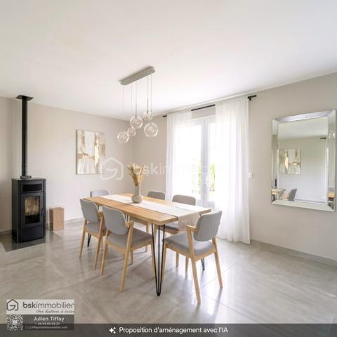🏡Pavillon : Idéal résidence principale ou investissement !
​Emplacement privilégié en impasse. Située en extrémité de lotissement très calme à Lécousse, découvrez cette maison à fort potentiel, combinant structure irréprochable et opportunité de valorisation.
🔑​L'essentiel du bien :
​Rez-de-chaussée : Entrée spacieuse, cuisine équipée, salon/séjour de 26 m² avec cheminée insert, salle d'eau, WC séparé et garage avec porte motorisée.
​Étage : Palier desservant 3 chambres volumineuses, une salle de bain avec WC et une seconde salle d'eau.
​Annexes & Extérieur : Grande cave saine, terrain clos et aménagé avec cabanon.
​🛠️​Atouts techniques :
​Toiture récente et menuiseries PVC avec volets roulants électriques.
​Chauffage électrique.
​🎨​À prévoir : Rafraîchissement intérieur pour remettre le bien au goût du jour.
​Pourquoi c’est une opportunité stratégique ?
​📈Projet locatif performant : Secteur très recherché, 3 grandes chambres et 3 pièces d'eau (profil idéal pour location familiale ou colocation).
​Investissement maîtrisé : Gros œuvre déjà rénové (toiture, ouvertures). Un simple relooking permet de booster la rentabilité et la valeur patrimoniale.
​Un bien complet et fonctionnel à personnaliser sans attendre.
​📞Contactez-moi pour organiser une visite !