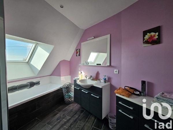 Maison traditionnelle 6 pièces de 165 m² à Mayet (72360)