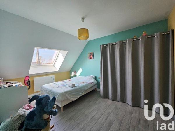 Maison traditionnelle 6 pièces de 165 m² à Mayet (72360)