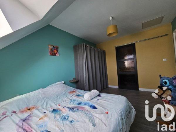 Maison traditionnelle 6 pièces de 165 m² à Mayet (72360)