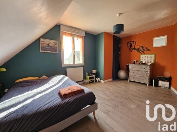 Maison traditionnelle 6 pièces de 165 m² à Mayet (72360)