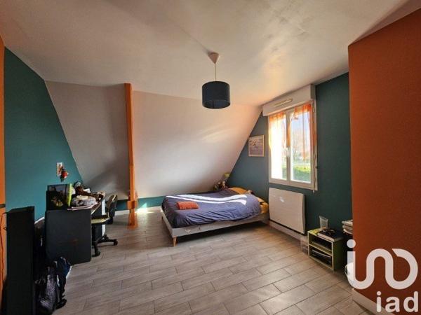 Maison traditionnelle 6 pièces de 165 m² à Mayet (72360)