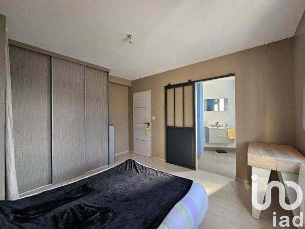 Maison traditionnelle 6 pièces de 165 m² à Mayet (72360)