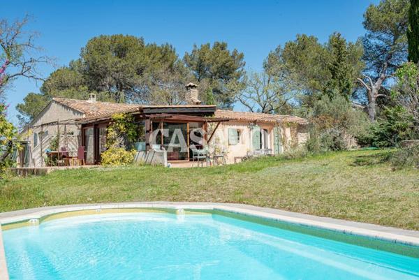 Vente Maison 7 pièces de 162m² - 13840 Rognes