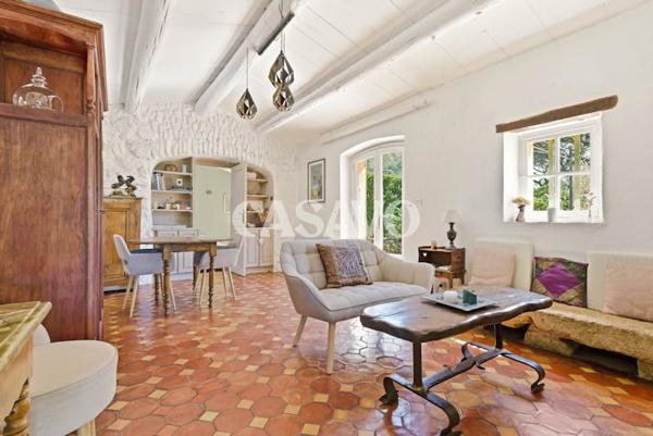 Vente Maison 7 pièces de 162m² - 13840 Rognes