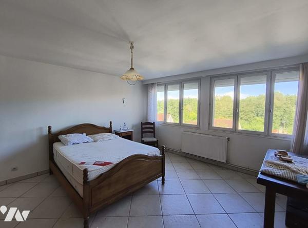 Vente A LA FERTE-MILON - GRAND PAVILLON D'HABITATION