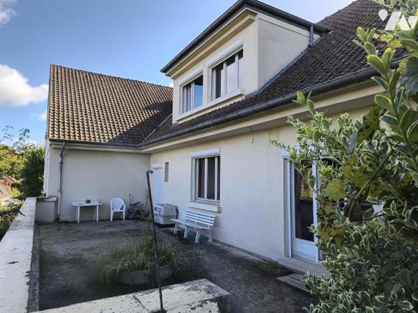 Vente A LA FERTE-MILON - GRAND PAVILLON D'HABITATION