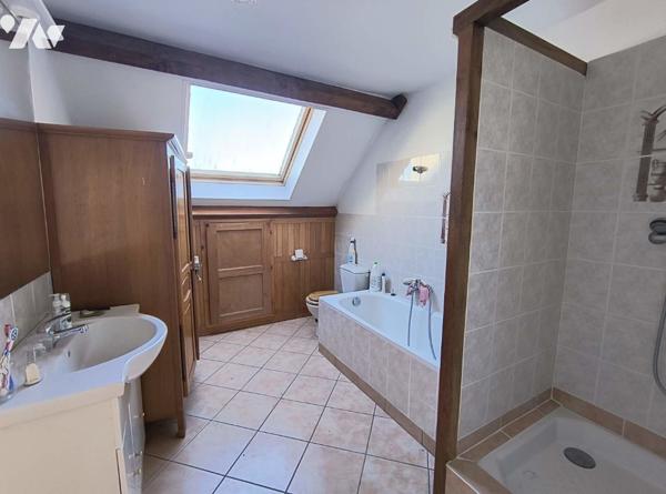 Vente A LA FERTE-MILON - GRAND PAVILLON D'HABITATION