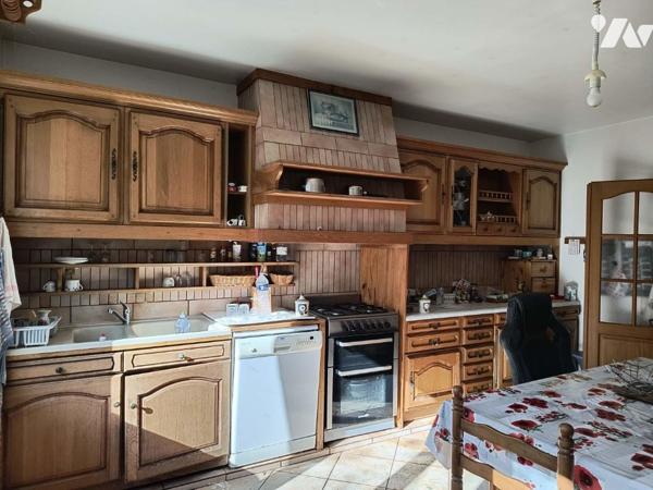 Vente A LA FERTE-MILON - GRAND PAVILLON D'HABITATION