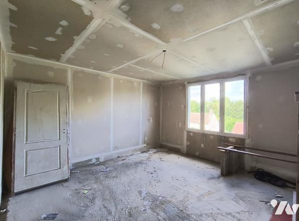 Vente A LA FERTE-MILON - GRAND PAVILLON D'HABITATION