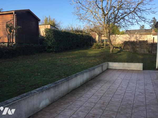 ORVAULT, Petit Chantilly. Maison de 4 chambres dont une de plain-pied. Garage et jardin. Libre 