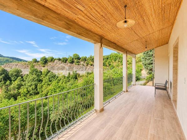 *** EXCLUSIVITE - SAINT PONS DE THOMIERES - GRANDE MAISON ENTIEREMENT RENOVEE - APPARTEMENT INDEPENDANT - 2 GARAGES - 8.4HECTARES DE TERRAIN ***

Et si votre prochaine maison était perchée au-dessus du Haut-Languedoc ?

🏡 Entièrement rénovée en 2026, la maison offre 136 m² habitables et près de 340 m² utiles.
À l’heure des bouleversements climatiques, sa conception a quelque chose de particulièrement rassurant : structure renforcée, piliers et planchers béton, toiture sur dalle béton inclinée, accès bétonné… Une maison solide, pensée pour durer.

🌿 HAUT-LANGUEDOC – ENTIÈREMENT RÉNOVÉE – 340 M² UTILES – 8,4 HECTARES

ICI, VOUS N’ACHETEZ PAS UNE MAISON À RÉNOVER : TOUT A ÉTÉ REFAIT ET JAMAIS SERVI

Dans un environnement naturel exceptionnel, avec une VUE IMPRENABLE, découvrez cette propriété entièrement rénovée en 2026, offrant 136 m² HABITABLES pour environ 340 m² DE SURFACE UTILE.

La rénovation est particulièrement complète : TOITURE sur plancher béton incliné, structure renforcée, électricité, isolation, canalisations, menuiseries, façades, sols, cuisine, salles d’eau… La maison présente aujourd’hui un ÉTAT PROCHE DU NEUF.

🔥 Très peu énergivore – DPE C / GES A
🛏️ 4 CHAMBRES, dont une superbe suite parentale d’environ 50 m²
🌄 Terrasse plein Sud de 25 m² avec vue dominante
🚗 DOUBLE GARAGE DE 50 M² + grand parking
🌲 8,4 HECTARES de forêt et montagne, dont environ 2 000 m² exploitables autour de la maison

Et son atout supplémentaire : un véritable APPARTEMENT INDÉPENDANT DE 50 M², entièrement équipé, climatisé, avec TERRASSE PRIVATIVE. Idéal pour recevoir, loger ses parents en toute indépendance ou développer une activité locative.

UNE PROPRIÉTÉ ATYPIQUE, ENTIÈREMENT RÉNOVÉE ET PRÊTE À VIVRE.

📩 Contactez-nous pour la découvrir.

🌿 Et si vous imaginiez ici un projet de tourisme nature ?
Sous réserve des autorisations nécessaires, le terrain pourrait permettre d’envisager l’installation de plusieurs hébergements autonomes et écoresponsables : chalets nature, séjours déconnexion, vacances au vert… Un concept particulièrement cohérent avec cet environnement touristique.

Vous recherchez de l’espace, de l’indépendance, une vue exceptionnelle et un bien qui ne ressemble à aucun autre ?

Il y a des maisons que l’on décrit facilement… et d’autres qu’il faut venir découvrir. La visite fera le reste...
📩 Contactez-nous pour la découvrir.