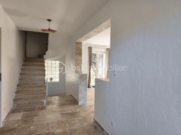 *** EXCLUSIVITE - SAINT PONS DE THOMIERES - GRANDE MAISON ENTIEREMENT RENOVEE - APPARTEMENT INDEPENDANT - 2 GARAGES - 8.4HECTARES DE TERRAIN ***

Et si votre prochaine maison était perchée au-dessus du Haut-Languedoc ?

🏡 Entièrement rénovée en 2026, la maison offre 136 m² habitables et près de 340 m² utiles.
À l’heure des bouleversements climatiques, sa conception a quelque chose de particulièrement rassurant : structure renforcée, piliers et planchers béton, toiture sur dalle béton inclinée, accès bétonné… Une maison solide, pensée pour durer.

🌿 HAUT-LANGUEDOC – ENTIÈREMENT RÉNOVÉE – 340 M² UTILES – 8,4 HECTARES

ICI, VOUS N’ACHETEZ PAS UNE MAISON À RÉNOVER : TOUT A ÉTÉ REFAIT ET JAMAIS SERVI

Dans un environnement naturel exceptionnel, avec une VUE IMPRENABLE, découvrez cette propriété entièrement rénovée en 2026, offrant 136 m² HABITABLES pour environ 340 m² DE SURFACE UTILE.

La rénovation est particulièrement complète : TOITURE sur plancher béton incliné, structure renforcée, électricité, isolation, canalisations, menuiseries, façades, sols, cuisine, salles d’eau… La maison présente aujourd’hui un ÉTAT PROCHE DU NEUF.

🔥 Très peu énergivore – DPE C / GES A
🛏️ 4 CHAMBRES, dont une superbe suite parentale d’environ 50 m²
🌄 Terrasse plein Sud de 25 m² avec vue dominante
🚗 DOUBLE GARAGE DE 50 M² + grand parking
🌲 8,4 HECTARES de forêt et montagne, dont environ 2 000 m² exploitables autour de la maison

Et son atout supplémentaire : un véritable APPARTEMENT INDÉPENDANT DE 50 M², entièrement équipé, climatisé, avec TERRASSE PRIVATIVE. Idéal pour recevoir, loger ses parents en toute indépendance ou développer une activité locative.

UNE PROPRIÉTÉ ATYPIQUE, ENTIÈREMENT RÉNOVÉE ET PRÊTE À VIVRE.

📩 Contactez-nous pour la découvrir.

🌿 Et si vous imaginiez ici un projet de tourisme nature ?
Sous réserve des autorisations nécessaires, le terrain pourrait permettre d’envisager l’installation de plusieurs hébergements autonomes et écoresponsables : chalets nature, séjours déconnexion, vacances au vert… Un concept particulièrement cohérent avec cet environnement touristique.

Vous recherchez de l’espace, de l’indépendance, une vue exceptionnelle et un bien qui ne ressemble à aucun autre ?

Il y a des maisons que l’on décrit facilement… et d’autres qu’il faut venir découvrir. La visite fera le reste...
📩 Contactez-nous pour la découvrir.