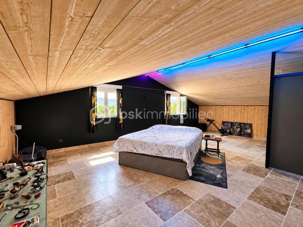 *** EXCLUSIVITE - SAINT PONS DE THOMIERES - GRANDE MAISON ENTIEREMENT RENOVEE - APPARTEMENT INDEPENDANT - 2 GARAGES - 8.4HECTARES DE TERRAIN ***

Et si votre prochaine maison était perchée au-dessus du Haut-Languedoc ?

🏡 Entièrement rénovée en 2026, la maison offre 136 m² habitables et près de 340 m² utiles.
À l’heure des bouleversements climatiques, sa conception a quelque chose de particulièrement rassurant : structure renforcée, piliers et planchers béton, toiture sur dalle béton inclinée, accès bétonné… Une maison solide, pensée pour durer.

🌿 HAUT-LANGUEDOC – ENTIÈREMENT RÉNOVÉE – 340 M² UTILES – 8,4 HECTARES

ICI, VOUS N’ACHETEZ PAS UNE MAISON À RÉNOVER : TOUT A ÉTÉ REFAIT ET JAMAIS SERVI

Dans un environnement naturel exceptionnel, avec une VUE IMPRENABLE, découvrez cette propriété entièrement rénovée en 2026, offrant 136 m² HABITABLES pour environ 340 m² DE SURFACE UTILE.

La rénovation est particulièrement complète : TOITURE sur plancher béton incliné, structure renforcée, électricité, isolation, canalisations, menuiseries, façades, sols, cuisine, salles d’eau… La maison présente aujourd’hui un ÉTAT PROCHE DU NEUF.

🔥 Très peu énergivore – DPE C / GES A
🛏️ 4 CHAMBRES, dont une superbe suite parentale d’environ 50 m²
🌄 Terrasse plein Sud de 25 m² avec vue dominante
🚗 DOUBLE GARAGE DE 50 M² + grand parking
🌲 8,4 HECTARES de forêt et montagne, dont environ 2 000 m² exploitables autour de la maison

Et son atout supplémentaire : un véritable APPARTEMENT INDÉPENDANT DE 50 M², entièrement équipé, climatisé, avec TERRASSE PRIVATIVE. Idéal pour recevoir, loger ses parents en toute indépendance ou développer une activité locative.

UNE PROPRIÉTÉ ATYPIQUE, ENTIÈREMENT RÉNOVÉE ET PRÊTE À VIVRE.

📩 Contactez-nous pour la découvrir.

🌿 Et si vous imaginiez ici un projet de tourisme nature ?
Sous réserve des autorisations nécessaires, le terrain pourrait permettre d’envisager l’installation de plusieurs hébergements autonomes et écoresponsables : chalets nature, séjours déconnexion, vacances au vert… Un concept particulièrement cohérent avec cet environnement touristique.

Vous recherchez de l’espace, de l’indépendance, une vue exceptionnelle et un bien qui ne ressemble à aucun autre ?

Il y a des maisons que l’on décrit facilement… et d’autres qu’il faut venir découvrir. La visite fera le reste...
📩 Contactez-nous pour la découvrir.