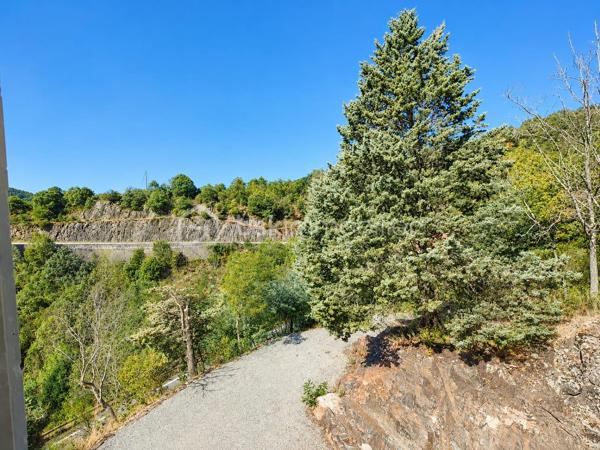 *** EXCLUSIVITE - SAINT PONS DE THOMIERES - GRANDE MAISON ENTIEREMENT RENOVEE - APPARTEMENT INDEPENDANT - 2 GARAGES - 8.4HECTARES DE TERRAIN ***

Et si votre prochaine maison était perchée au-dessus du Haut-Languedoc ?

🏡 Entièrement rénovée en 2026, la maison offre 136 m² habitables et près de 340 m² utiles.
À l’heure des bouleversements climatiques, sa conception a quelque chose de particulièrement rassurant : structure renforcée, piliers et planchers béton, toiture sur dalle béton inclinée, accès bétonné… Une maison solide, pensée pour durer.

🌿 HAUT-LANGUEDOC – ENTIÈREMENT RÉNOVÉE – 340 M² UTILES – 8,4 HECTARES

ICI, VOUS N’ACHETEZ PAS UNE MAISON À RÉNOVER : TOUT A ÉTÉ REFAIT ET JAMAIS SERVI

Dans un environnement naturel exceptionnel, avec une VUE IMPRENABLE, découvrez cette propriété entièrement rénovée en 2026, offrant 136 m² HABITABLES pour environ 340 m² DE SURFACE UTILE.

La rénovation est particulièrement complète : TOITURE sur plancher béton incliné, structure renforcée, électricité, isolation, canalisations, menuiseries, façades, sols, cuisine, salles d’eau… La maison présente aujourd’hui un ÉTAT PROCHE DU NEUF.

🔥 Très peu énergivore – DPE C / GES A
🛏️ 4 CHAMBRES, dont une superbe suite parentale d’environ 50 m²
🌄 Terrasse plein Sud de 25 m² avec vue dominante
🚗 DOUBLE GARAGE DE 50 M² + grand parking
🌲 8,4 HECTARES de forêt et montagne, dont environ 2 000 m² exploitables autour de la maison

Et son atout supplémentaire : un véritable APPARTEMENT INDÉPENDANT DE 50 M², entièrement équipé, climatisé, avec TERRASSE PRIVATIVE. Idéal pour recevoir, loger ses parents en toute indépendance ou développer une activité locative.

UNE PROPRIÉTÉ ATYPIQUE, ENTIÈREMENT RÉNOVÉE ET PRÊTE À VIVRE.

📩 Contactez-nous pour la découvrir.

🌿 Et si vous imaginiez ici un projet de tourisme nature ?
Sous réserve des autorisations nécessaires, le terrain pourrait permettre d’envisager l’installation de plusieurs hébergements autonomes et écoresponsables : chalets nature, séjours déconnexion, vacances au vert… Un concept particulièrement cohérent avec cet environnement touristique.

Vous recherchez de l’espace, de l’indépendance, une vue exceptionnelle et un bien qui ne ressemble à aucun autre ?

Il y a des maisons que l’on décrit facilement… et d’autres qu’il faut venir découvrir. La visite fera le reste...
📩 Contactez-nous pour la découvrir.