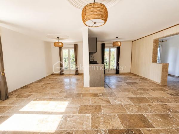 *** EXCLUSIVITE - SAINT PONS DE THOMIERES - GRANDE MAISON ENTIEREMENT RENOVEE - APPARTEMENT INDEPENDANT - 2 GARAGES - 8.4HECTARES DE TERRAIN ***

Et si votre prochaine maison était perchée au-dessus du Haut-Languedoc ?

🏡 Entièrement rénovée en 2026, la maison offre 136 m² habitables et près de 340 m² utiles.
À l’heure des bouleversements climatiques, sa conception a quelque chose de particulièrement rassurant : structure renforcée, piliers et planchers béton, toiture sur dalle béton inclinée, accès bétonné… Une maison solide, pensée pour durer.

🌿 HAUT-LANGUEDOC – ENTIÈREMENT RÉNOVÉE – 340 M² UTILES – 8,4 HECTARES

ICI, VOUS N’ACHETEZ PAS UNE MAISON À RÉNOVER : TOUT A ÉTÉ REFAIT ET JAMAIS SERVI

Dans un environnement naturel exceptionnel, avec une VUE IMPRENABLE, découvrez cette propriété entièrement rénovée en 2026, offrant 136 m² HABITABLES pour environ 340 m² DE SURFACE UTILE.

La rénovation est particulièrement complète : TOITURE sur plancher béton incliné, structure renforcée, électricité, isolation, canalisations, menuiseries, façades, sols, cuisine, salles d’eau… La maison présente aujourd’hui un ÉTAT PROCHE DU NEUF.

🔥 Très peu énergivore – DPE C / GES A
🛏️ 4 CHAMBRES, dont une superbe suite parentale d’environ 50 m²
🌄 Terrasse plein Sud de 25 m² avec vue dominante
🚗 DOUBLE GARAGE DE 50 M² + grand parking
🌲 8,4 HECTARES de forêt et montagne, dont environ 2 000 m² exploitables autour de la maison

Et son atout supplémentaire : un véritable APPARTEMENT INDÉPENDANT DE 50 M², entièrement équipé, climatisé, avec TERRASSE PRIVATIVE. Idéal pour recevoir, loger ses parents en toute indépendance ou développer une activité locative.

UNE PROPRIÉTÉ ATYPIQUE, ENTIÈREMENT RÉNOVÉE ET PRÊTE À VIVRE.

📩 Contactez-nous pour la découvrir.

🌿 Et si vous imaginiez ici un projet de tourisme nature ?
Sous réserve des autorisations nécessaires, le terrain pourrait permettre d’envisager l’installation de plusieurs hébergements autonomes et écoresponsables : chalets nature, séjours déconnexion, vacances au vert… Un concept particulièrement cohérent avec cet environnement touristique.

Vous recherchez de l’espace, de l’indépendance, une vue exceptionnelle et un bien qui ne ressemble à aucun autre ?

Il y a des maisons que l’on décrit facilement… et d’autres qu’il faut venir découvrir. La visite fera le reste...
📩 Contactez-nous pour la découvrir.
