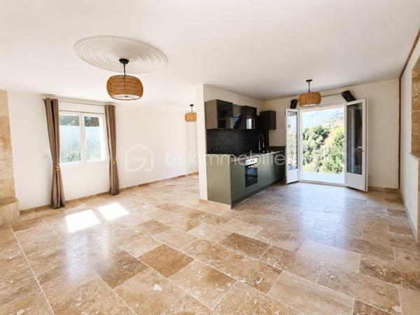*** EXCLUSIVITE - SAINT PONS DE THOMIERES - GRANDE MAISON ENTIEREMENT RENOVEE - APPARTEMENT INDEPENDANT - 2 GARAGES - 8.4HECTARES DE TERRAIN ***

Et si votre prochaine maison était perchée au-dessus du Haut-Languedoc ?

🏡 Entièrement rénovée en 2026, la maison offre 136 m² habitables et près de 340 m² utiles.
À l’heure des bouleversements climatiques, sa conception a quelque chose de particulièrement rassurant : structure renforcée, piliers et planchers béton, toiture sur dalle béton inclinée, accès bétonné… Une maison solide, pensée pour durer.

🌿 HAUT-LANGUEDOC – ENTIÈREMENT RÉNOVÉE – 340 M² UTILES – 8,4 HECTARES

ICI, VOUS N’ACHETEZ PAS UNE MAISON À RÉNOVER : TOUT A ÉTÉ REFAIT ET JAMAIS SERVI

Dans un environnement naturel exceptionnel, avec une VUE IMPRENABLE, découvrez cette propriété entièrement rénovée en 2026, offrant 136 m² HABITABLES pour environ 340 m² DE SURFACE UTILE.

La rénovation est particulièrement complète : TOITURE sur plancher béton incliné, structure renforcée, électricité, isolation, canalisations, menuiseries, façades, sols, cuisine, salles d’eau… La maison présente aujourd’hui un ÉTAT PROCHE DU NEUF.

🔥 Très peu énergivore – DPE C / GES A
🛏️ 4 CHAMBRES, dont une superbe suite parentale d’environ 50 m²
🌄 Terrasse plein Sud de 25 m² avec vue dominante
🚗 DOUBLE GARAGE DE 50 M² + grand parking
🌲 8,4 HECTARES de forêt et montagne, dont environ 2 000 m² exploitables autour de la maison

Et son atout supplémentaire : un véritable APPARTEMENT INDÉPENDANT DE 50 M², entièrement équipé, climatisé, avec TERRASSE PRIVATIVE. Idéal pour recevoir, loger ses parents en toute indépendance ou développer une activité locative.

UNE PROPRIÉTÉ ATYPIQUE, ENTIÈREMENT RÉNOVÉE ET PRÊTE À VIVRE.

📩 Contactez-nous pour la découvrir.

🌿 Et si vous imaginiez ici un projet de tourisme nature ?
Sous réserve des autorisations nécessaires, le terrain pourrait permettre d’envisager l’installation de plusieurs hébergements autonomes et écoresponsables : chalets nature, séjours déconnexion, vacances au vert… Un concept particulièrement cohérent avec cet environnement touristique.

Vous recherchez de l’espace, de l’indépendance, une vue exceptionnelle et un bien qui ne ressemble à aucun autre ?

Il y a des maisons que l’on décrit facilement… et d’autres qu’il faut venir découvrir. La visite fera le reste...
📩 Contactez-nous pour la découvrir.
