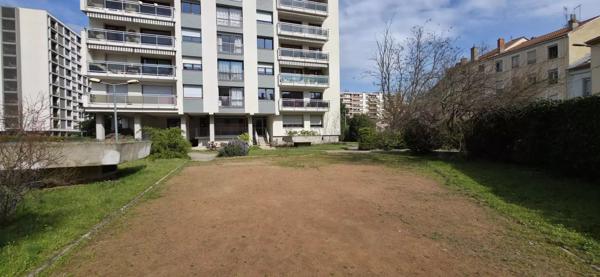 Lyon 6ᵉ – T3 lumineux de 74 m² en RDC surélevé – Résidence avec jardin