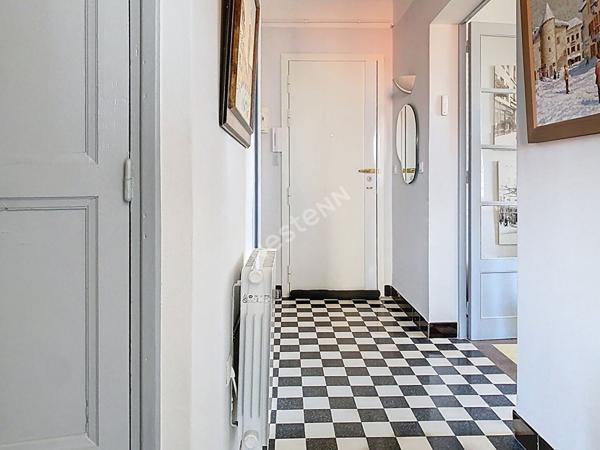 Appartement Toulon de 3 pièces de 64.45 m² avec balcon et cave .