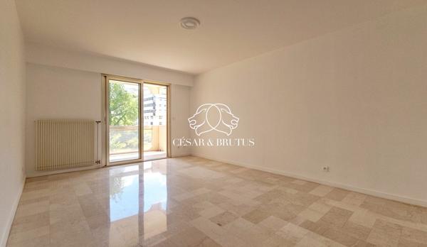 Appartement 3 pièces de 76 m² . Balcons . Garage . Cave