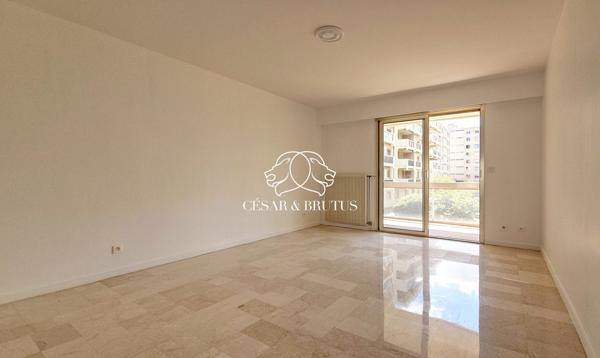 Appartement 3 pièces de 76 m² . Balcons . Garage . Cave