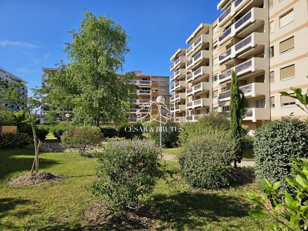 Appartement 3 pièces de 76 m² . Balcons . Garage . Cave