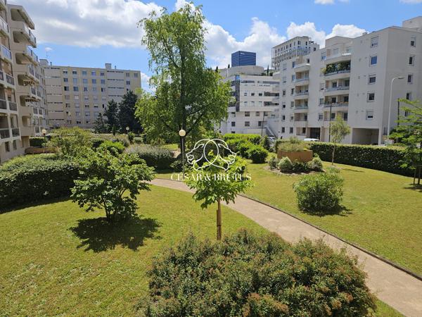 Appartement 3 pièces de 76 m² . Balcons . Garage . Cave