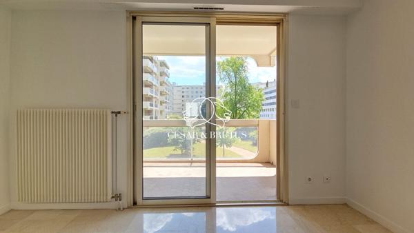 Appartement 3 pièces de 76 m² . Balcons . Garage . Cave