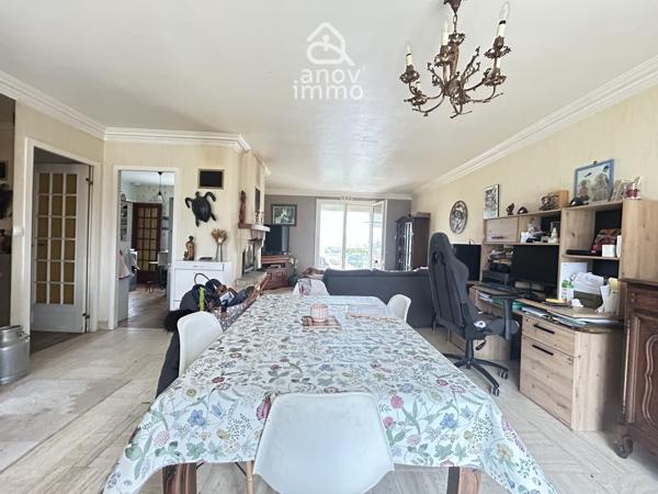 Maison
                                                                                                                                                                                                                                                                                                                        6 pièce(s)                                                                                                                                                                                                          4 chambre(s)                                                                                                                                                                                                          115  m²