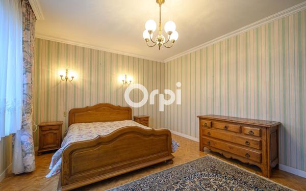 Maison à vendre    8 pièces •  Estaires