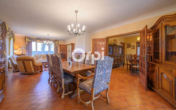 Maison à vendre    8 pièces •  Estaires