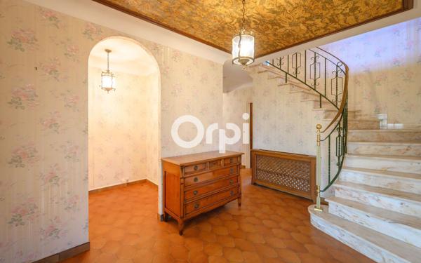 Maison à vendre    8 pièces •  Estaires