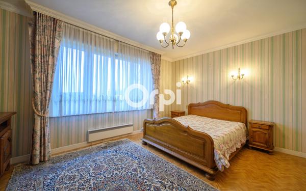 Maison à vendre    8 pièces •  Estaires