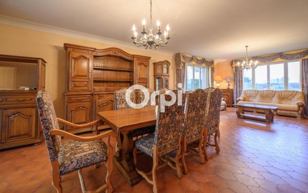 Maison à vendre    8 pièces •  Estaires