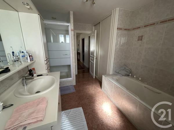 Maison à vendre  5 pièces - 185,45 m 2   LA ROCHELLE  - 17