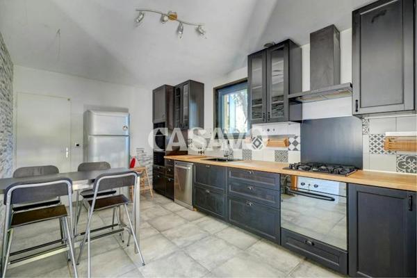 Vente Maison 6 pièces de 170m² - 69720 Saint-Laurent-de-Mure