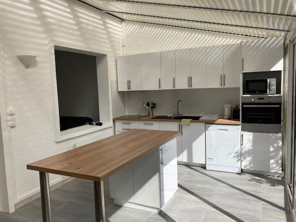 Chambre meublée  avec douche privative dans une maison en colocation -Talence