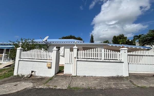 Maison à louer    2 pièces •  Saint-François